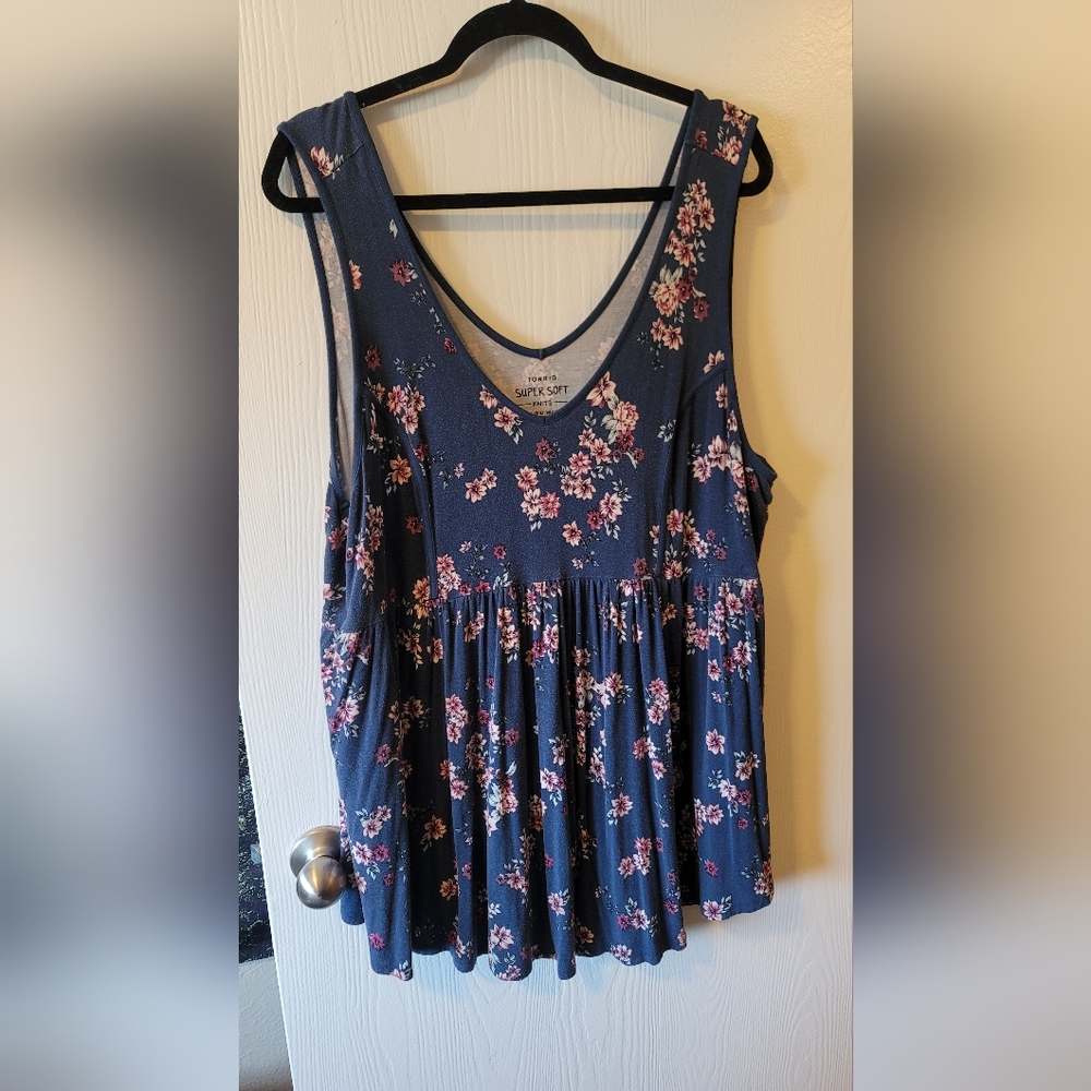 Torrid super soft blue flower tank